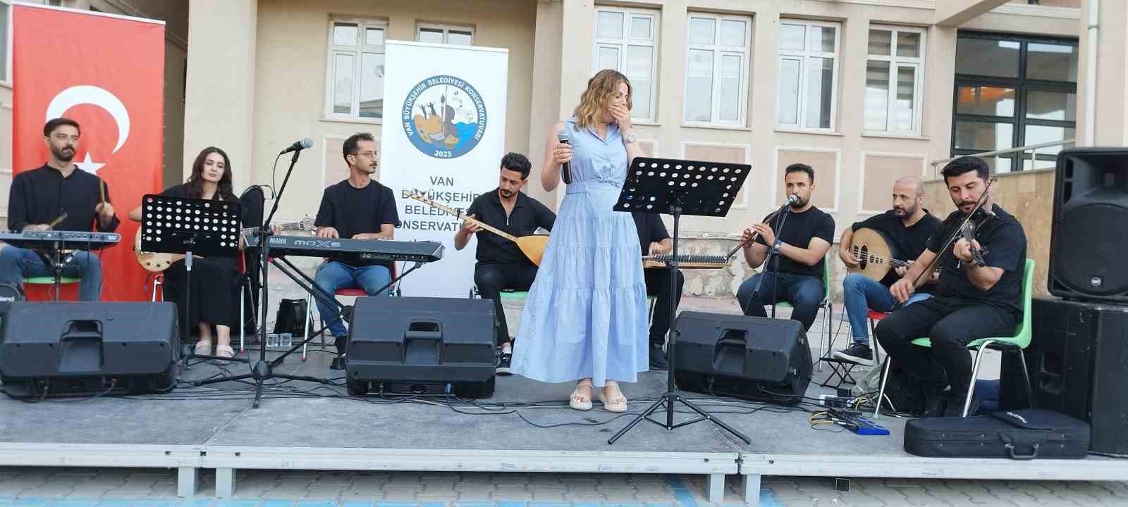 Atatürk Lisesi mezunları ikinci kez bir araya geldi