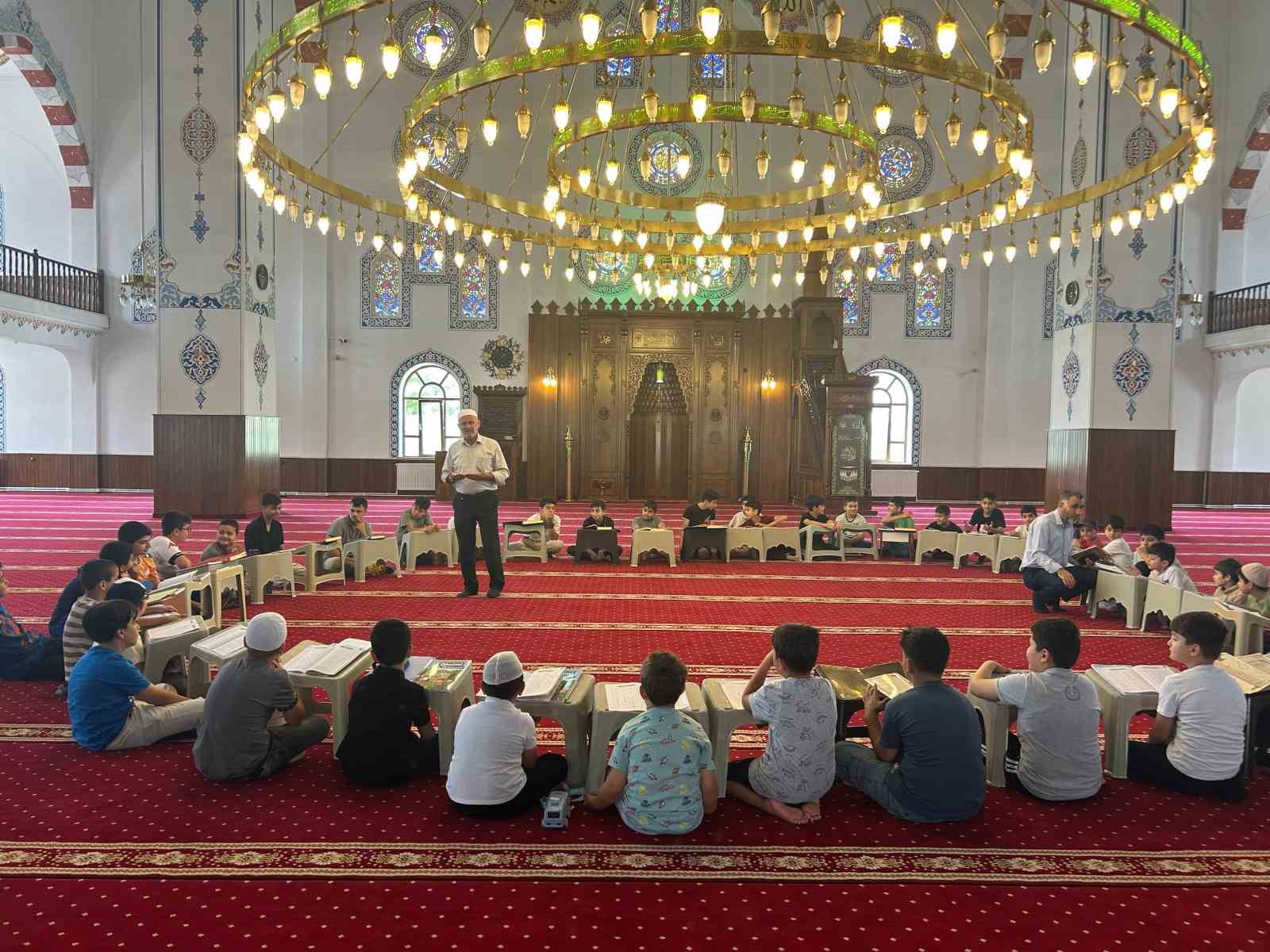 Van’da Yaz Geldi, Camiler Çocuklarla Şenlendi