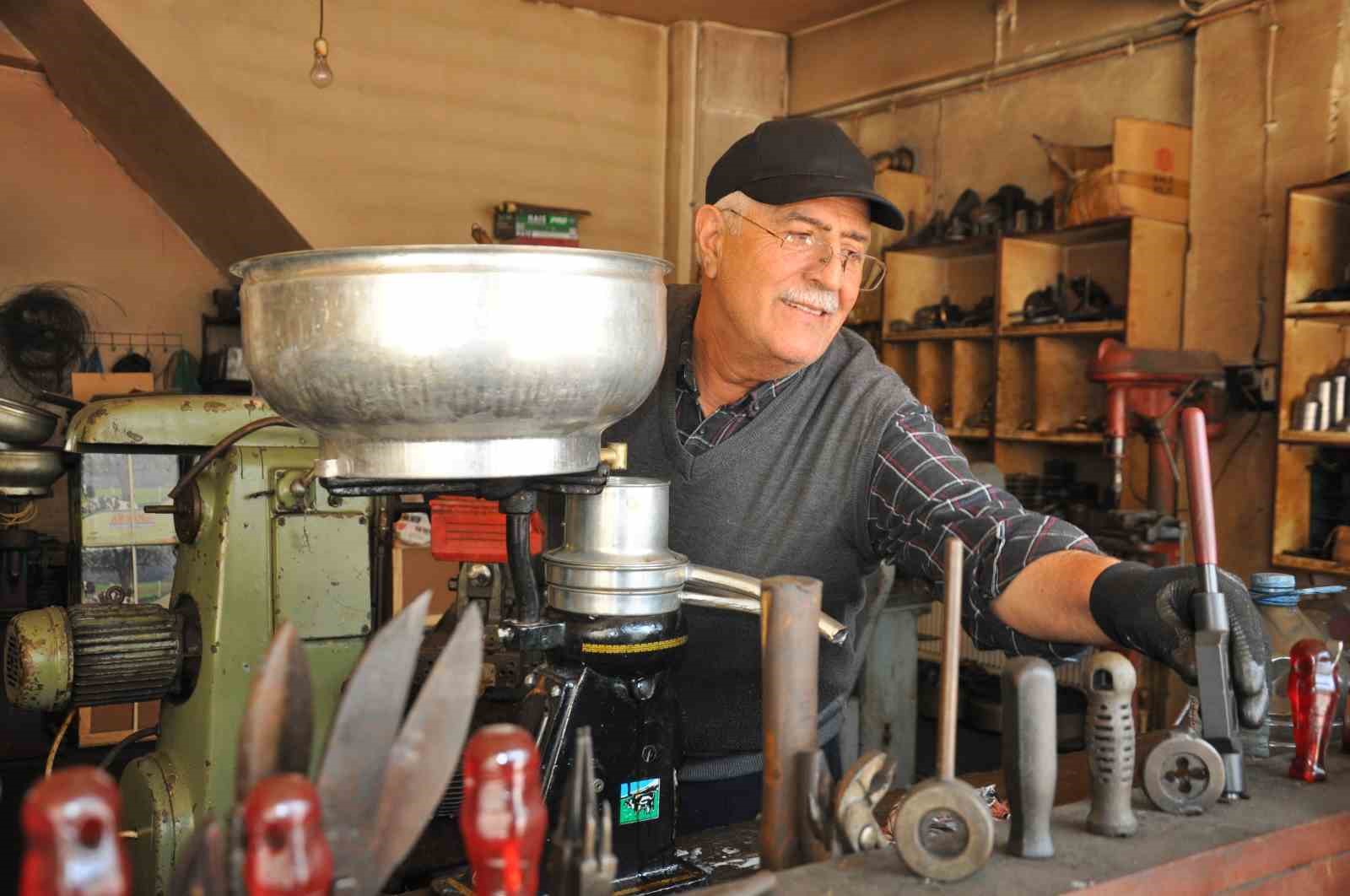 Dededen Toruna Ustalık! Kars’ta 80 Yıldır Aynı Atölyede Aynı Emek