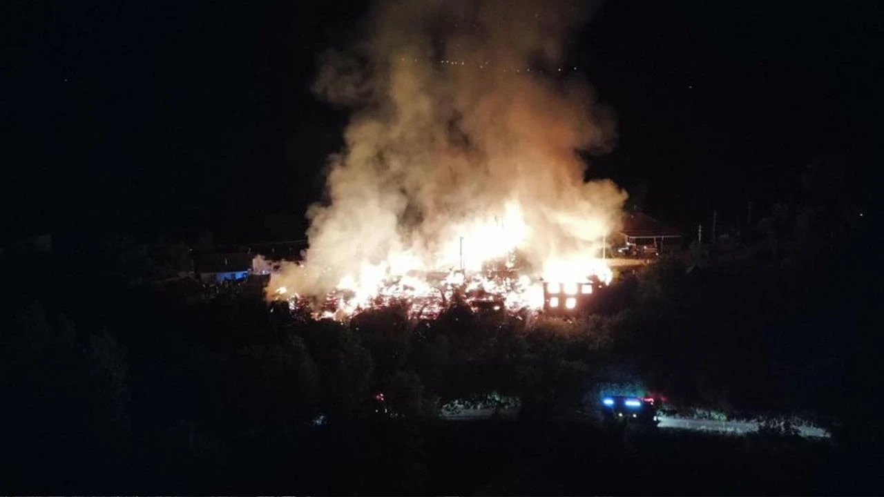 Yanan köy havadan görüntülendi