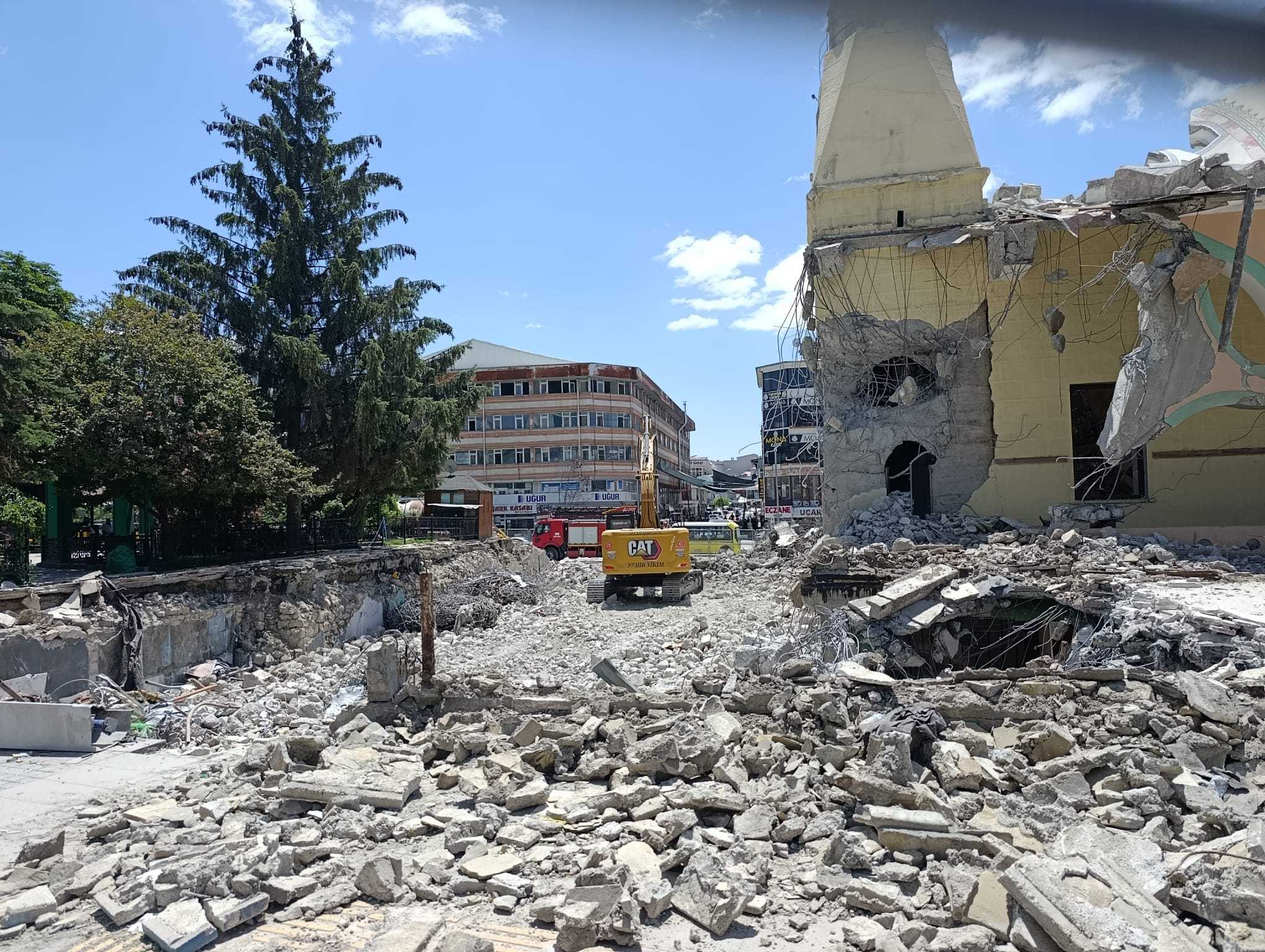 Van’da 51 yıllık tarihi yapı yok oluyor!