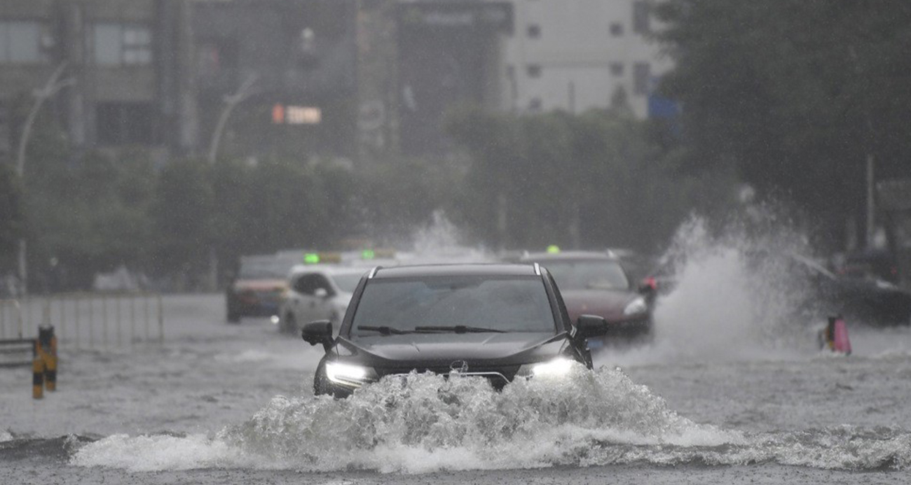 Wipha Tayfunu Asya kıyılarını vurdu: Hong Kong ve Çin etkilendi