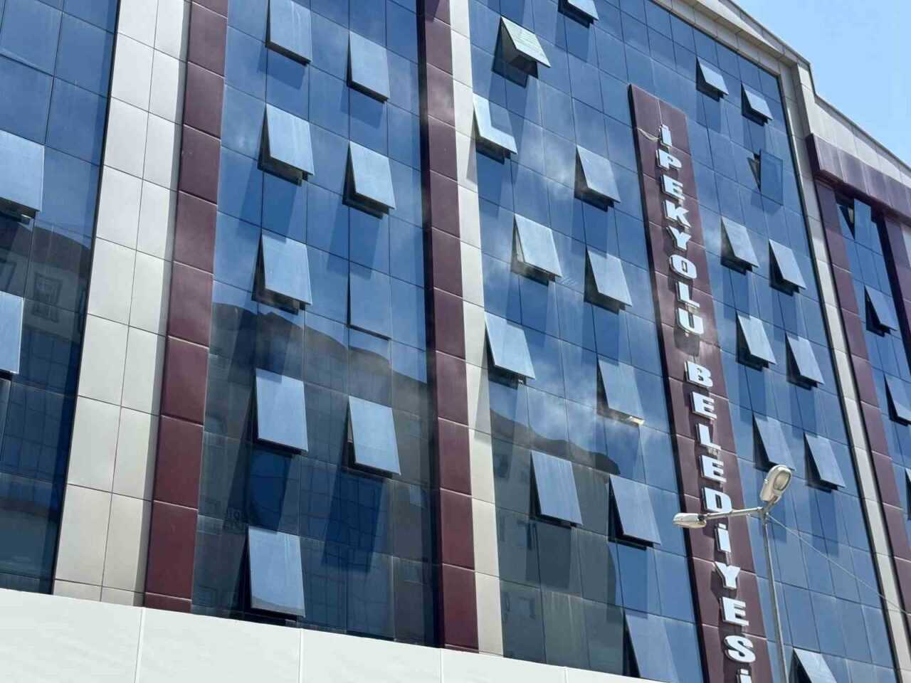 İpekyolu Belediyesi’nden Korkutan Bilanço: Borç 1,7 Milyarı Aştı!