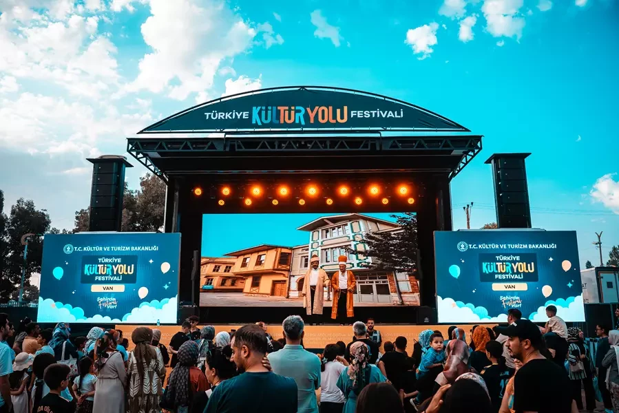 Başkan İlhan: ”Gazze’de İnsanlar Ölürken Bu Neyin Festivali?”