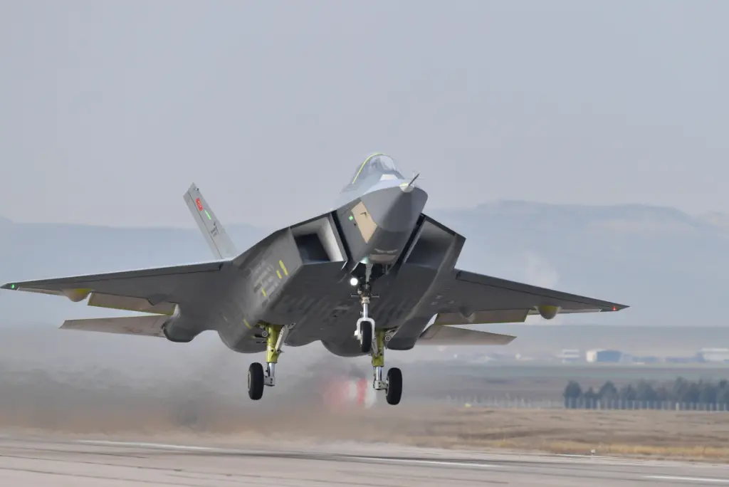 Milli Muharip Uçak KAAN için tarihi gün: İlk imzalar atıldı