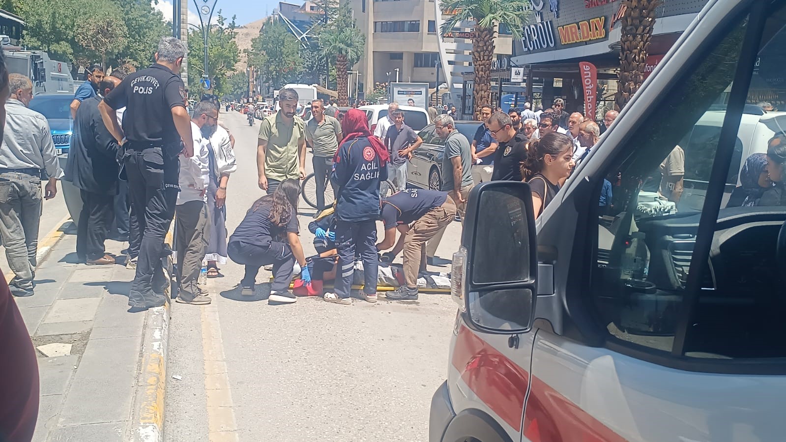 Karşıya geçmeyen çalışan çocuğa Scooter çarptı. Çocuk yaralandı