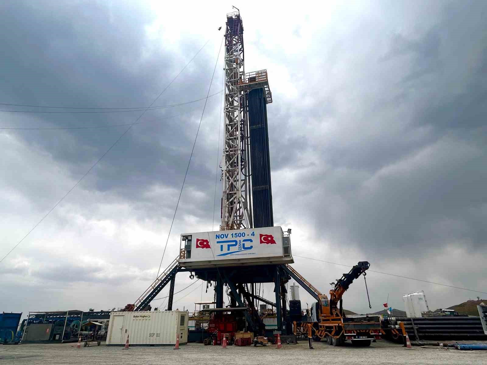 Kato Dağı’nda petrol heyecanı: 2 bin 800 metreye inildi