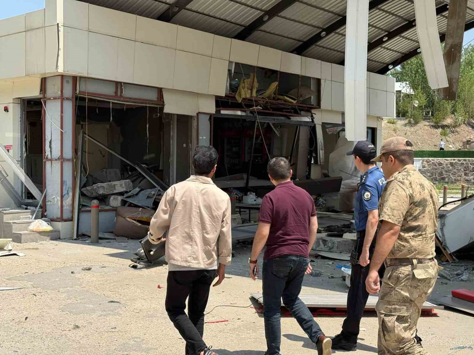 Kaymakam Bulut, Petrol İstasyonunu İnceledi