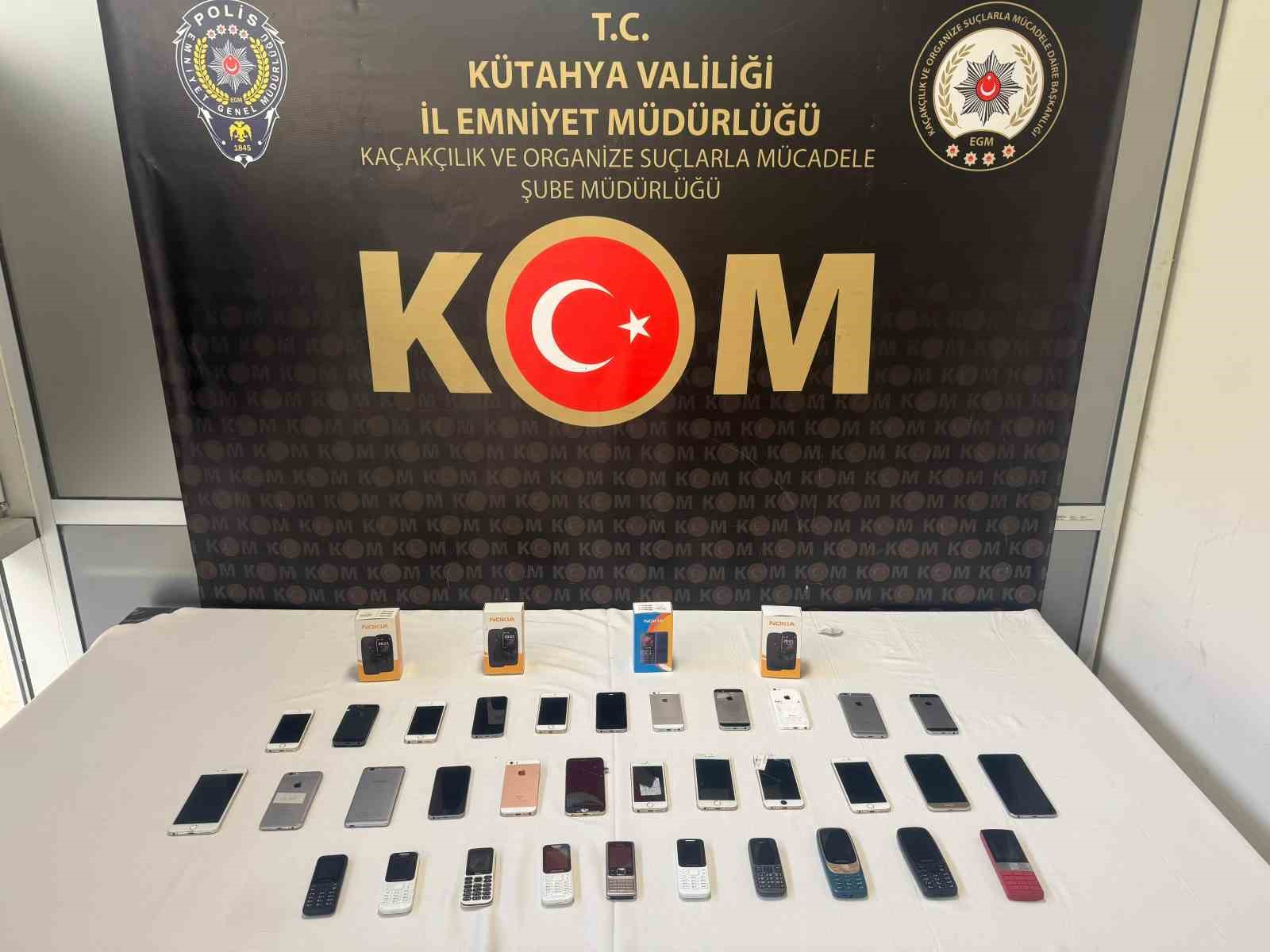Kütahya’da Kaçak Telefon Operasyonu: 37 Cihaz Ele Geçirildi!