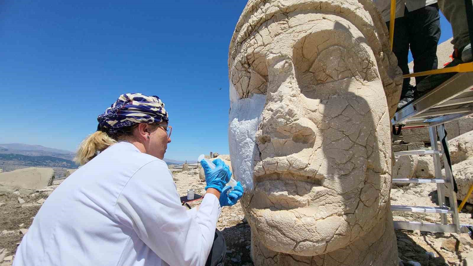 Nemrut Dağı’ndaki heykellere nano kireç enjekte edildi