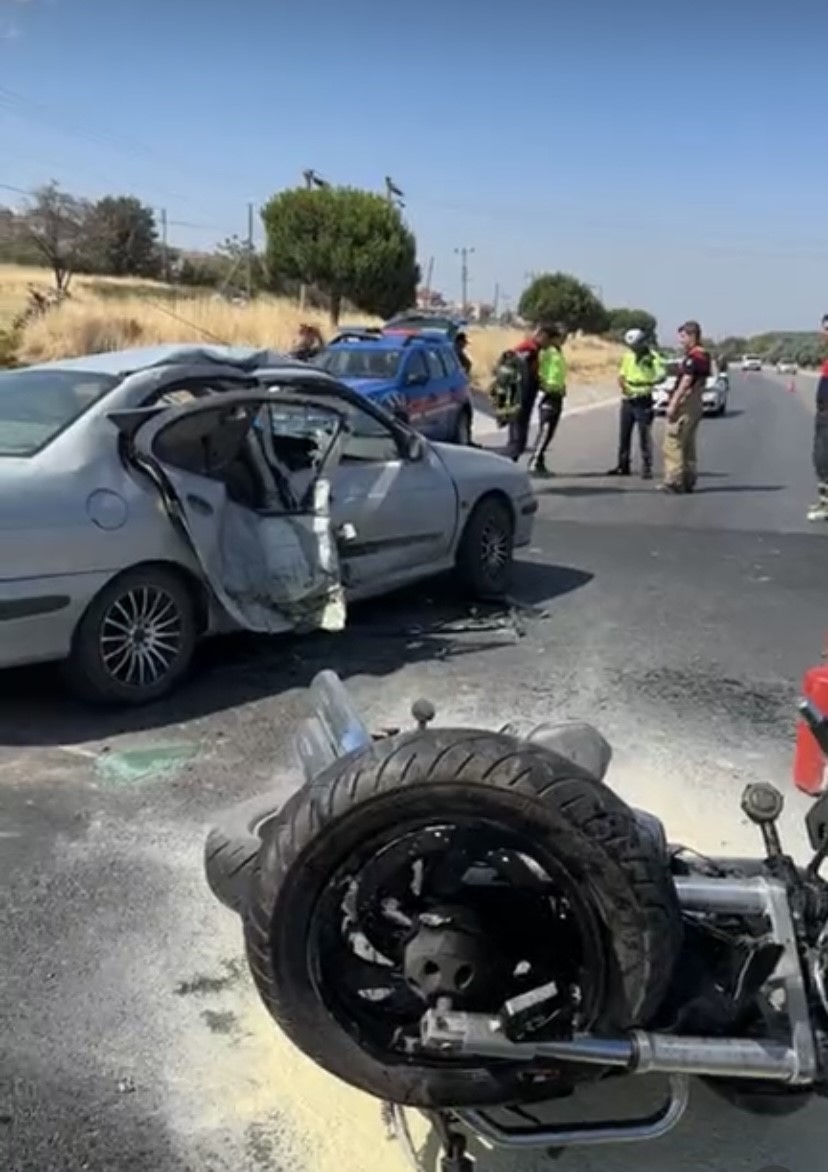 Otomobil ile motosiklet çarpıştı: 6 yaralı