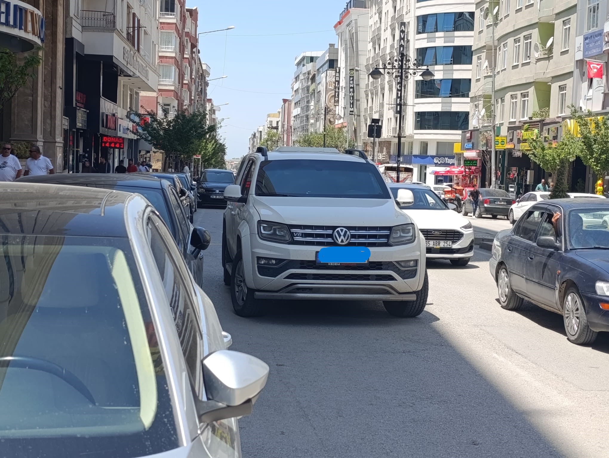 Van’da Park Sorunu Giderek Derinleşiyor: Vatandaşlar ve Sürücüler Zor Durumda