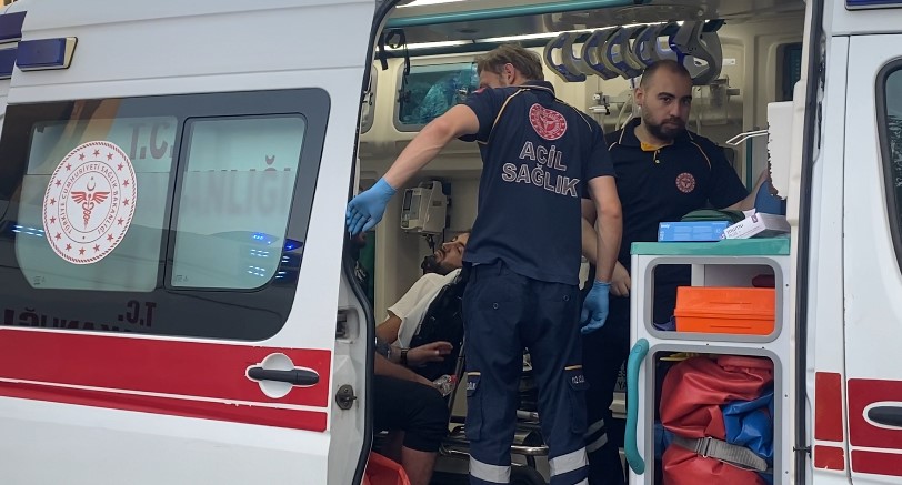 Servis otobüsü şarampole yuvarlandı: 8 yaralı