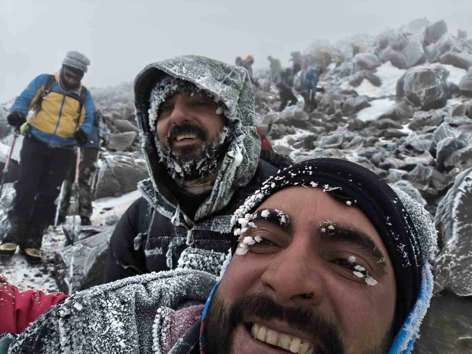 Sıcaklık Eksi 35’e Düştü: Dağcılar Ağrı Zirvesine Böyle Ulaştı