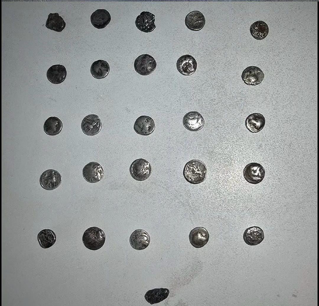 Şüpheli araçtan 26 adet sikke çıktı