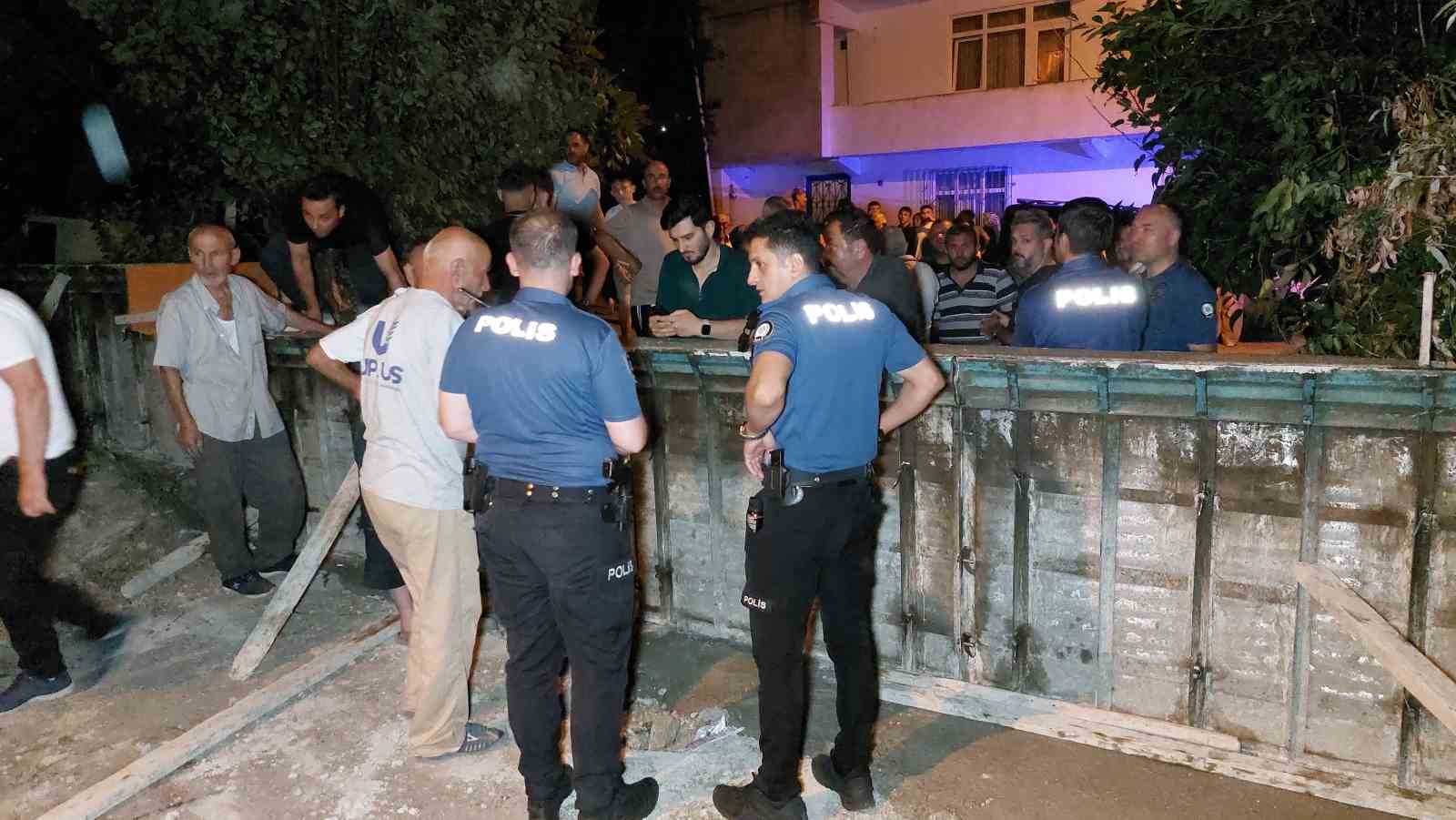 “Tapulu arsam” diye yolu beton duvar ile kapatınca mahalleli isyan etti