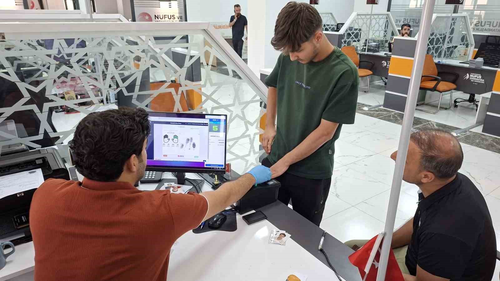 Tuşba Nüfus Müdürlüğü yeni binasına geçti, hizmete başladı.