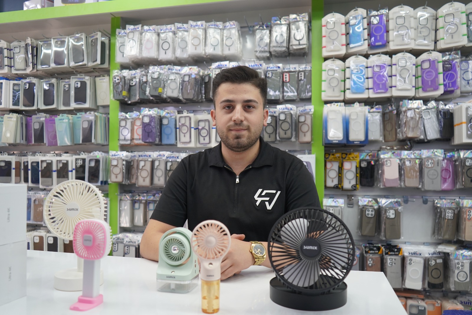 Van’da Sıcak Hava vatandaşları vantilatöre yönlendirdi