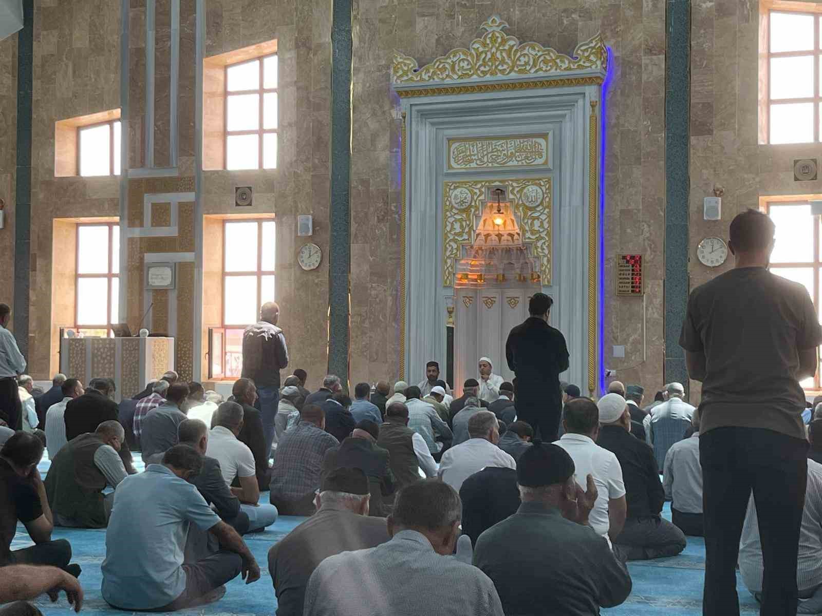 Van Çaldıran’da 15 Temmuz şehitleri dualarla anıldı