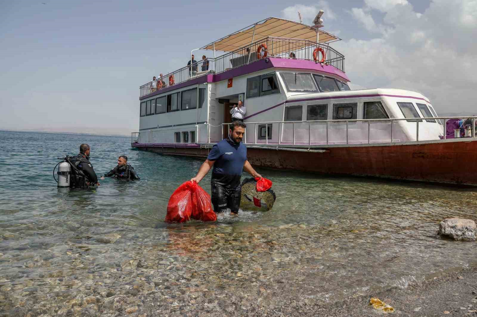 Van Gölü’nden çıkarılanlar şaşırttı