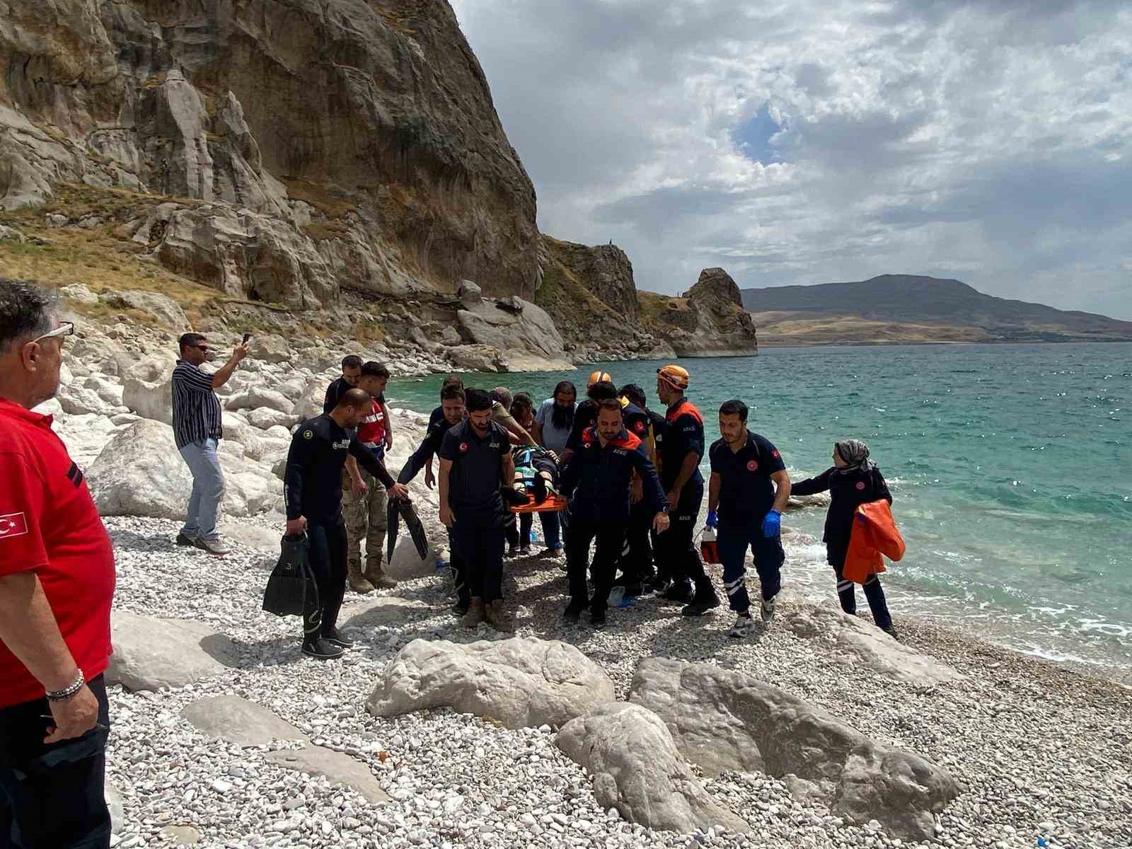 Van Gölü’ne giren 14 yaşındaki çocuk boğuldu