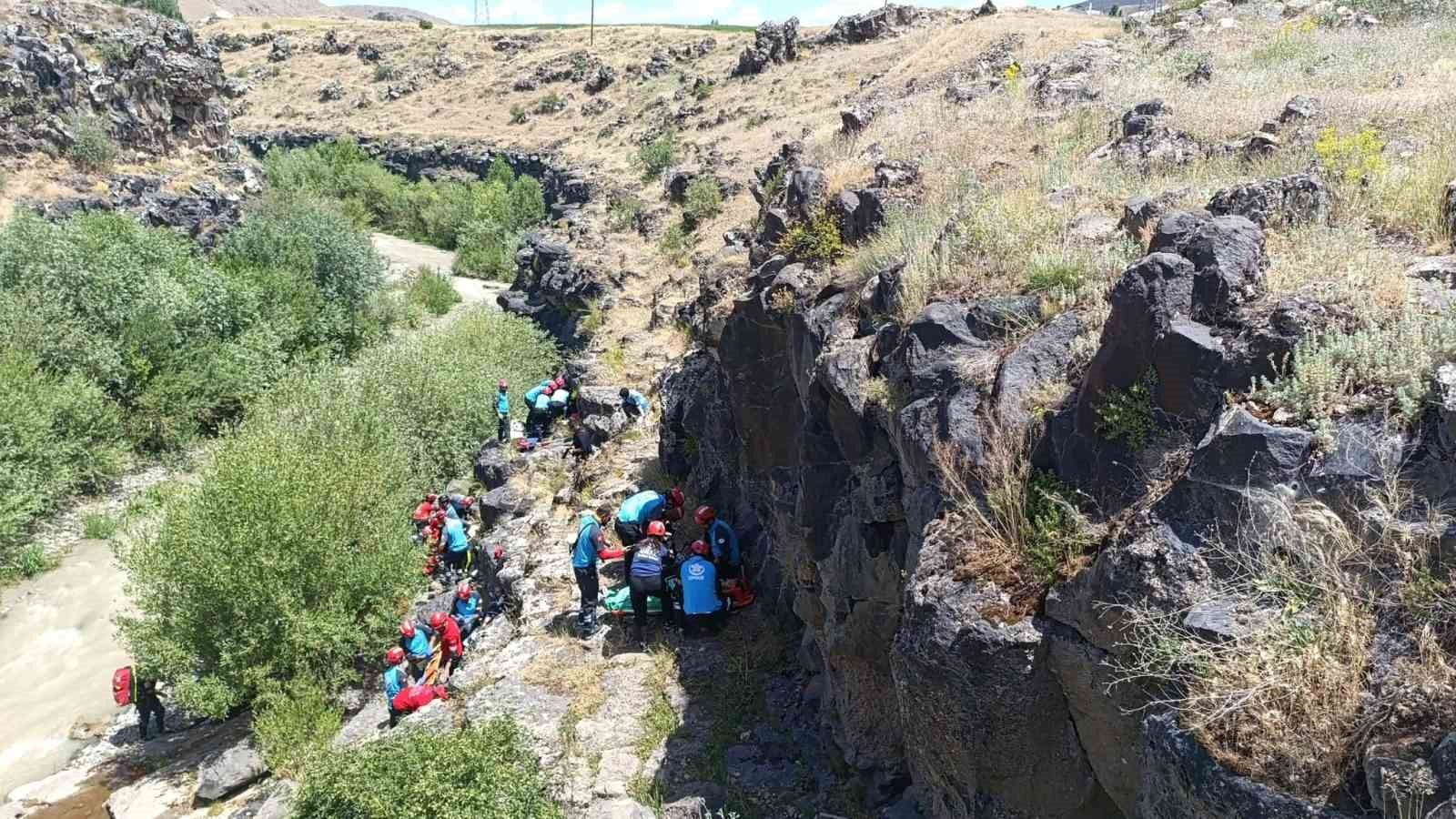 Van’da gerçeği aratmayan kurtarma tatbikatı