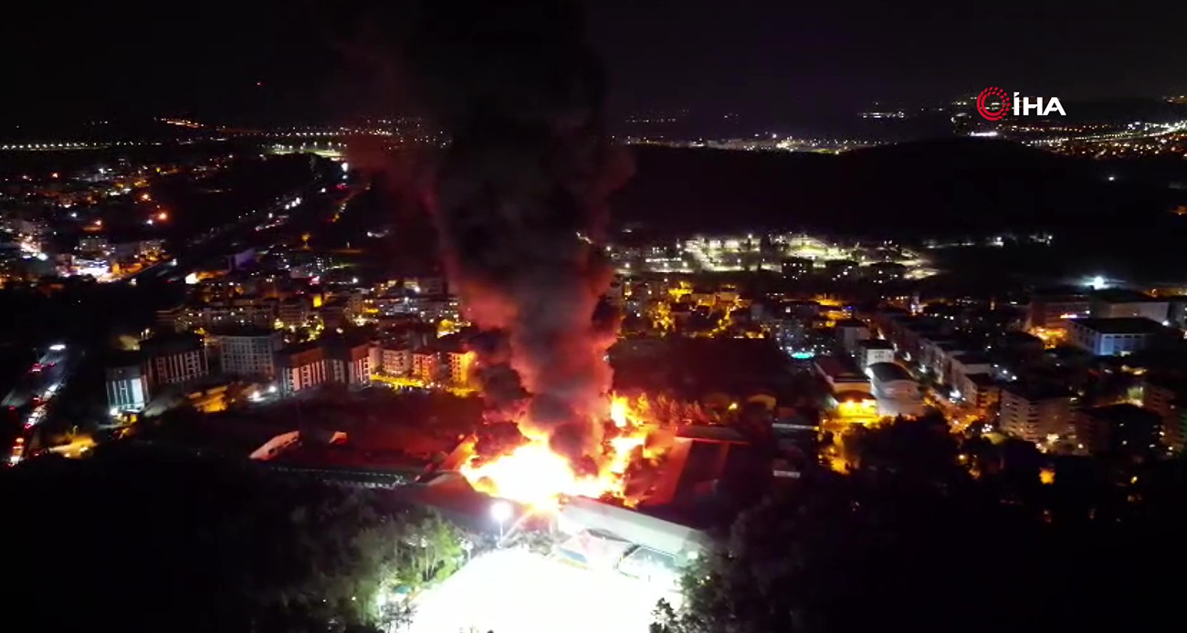 Çekmeköy’deki Yangın Kontrol Altına Alındı, Soğutma Çalışmaları Sürüyor