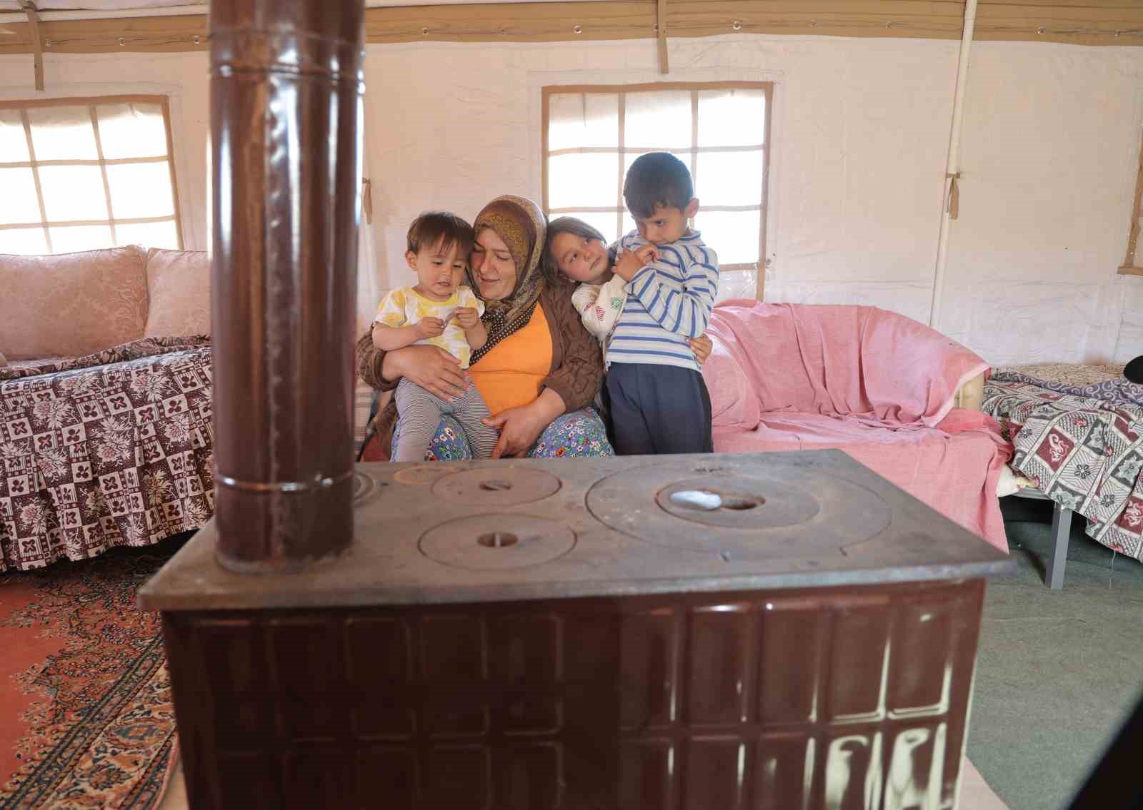 Yazın ortasında soba yakıyorlar