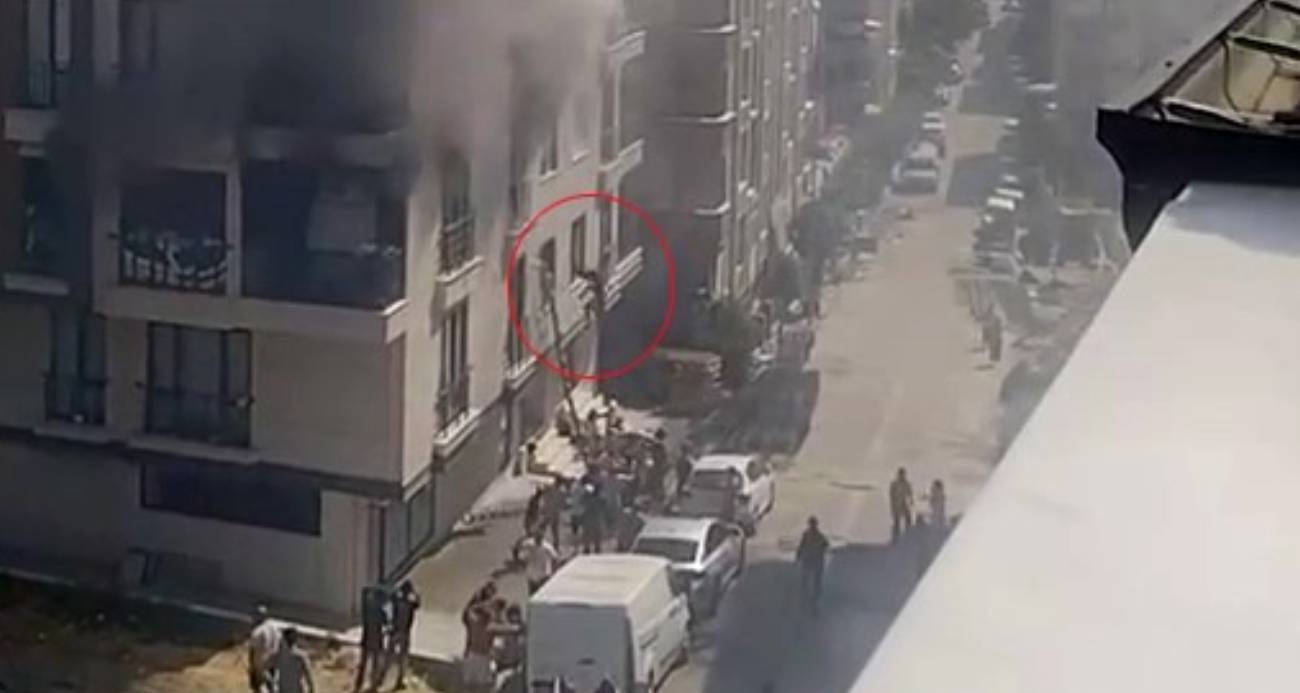 Avcılar’da Çıkan Yangında 1’i Ağır 3 Kişi Yaralı