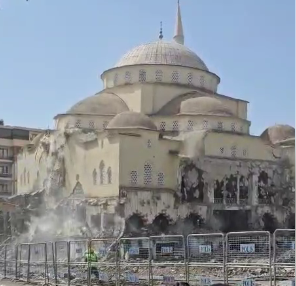 Van’da bulunan Hz. Ömer Camisinin Yıkım Anı Kameralara Yansıdı