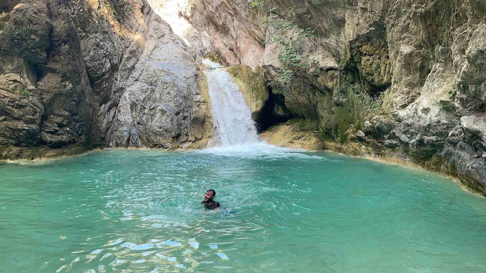 Zorlu parkurların ardındaki saklı cennet Sarısu Şelalesi