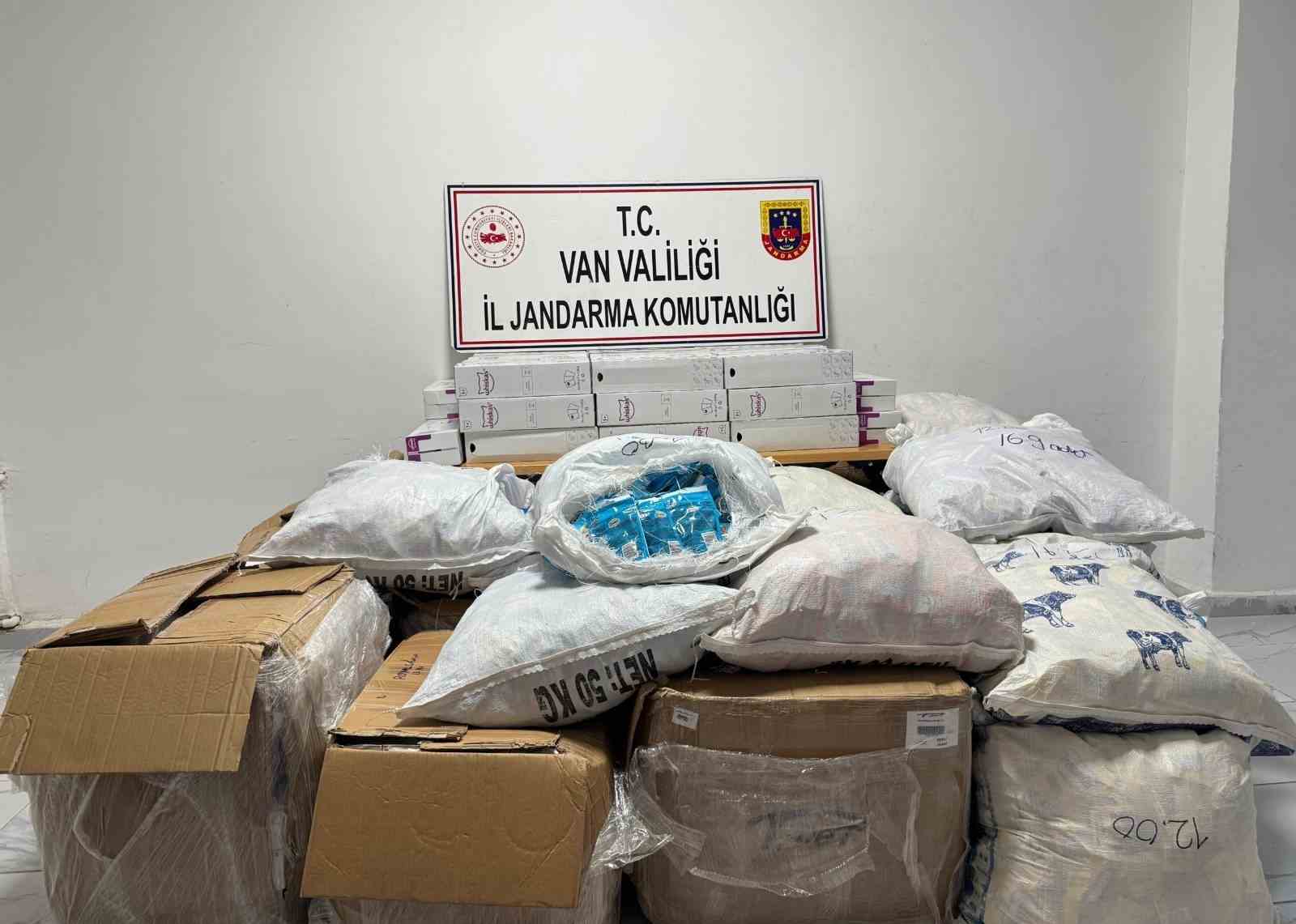 Van’da çok sayıda gümrük kaçağı malzeme ele geçirildi