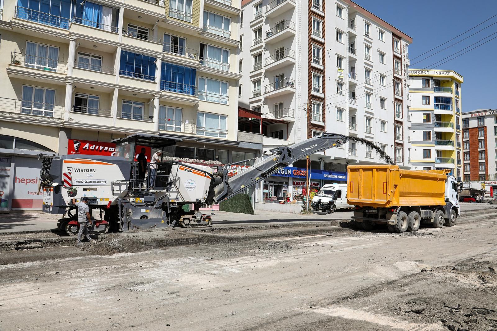 Van’da cadde yenileme çalışmaları sürüyor