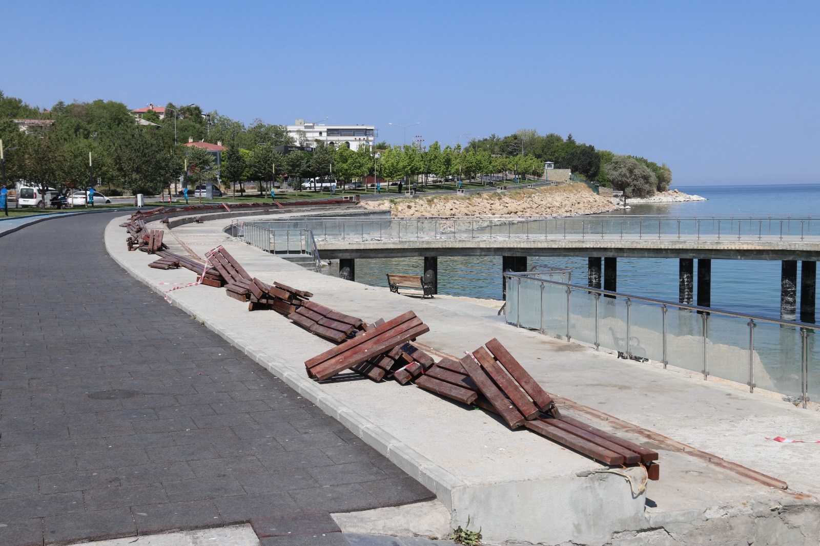 Edremit Kent Meydanı yenileniyor