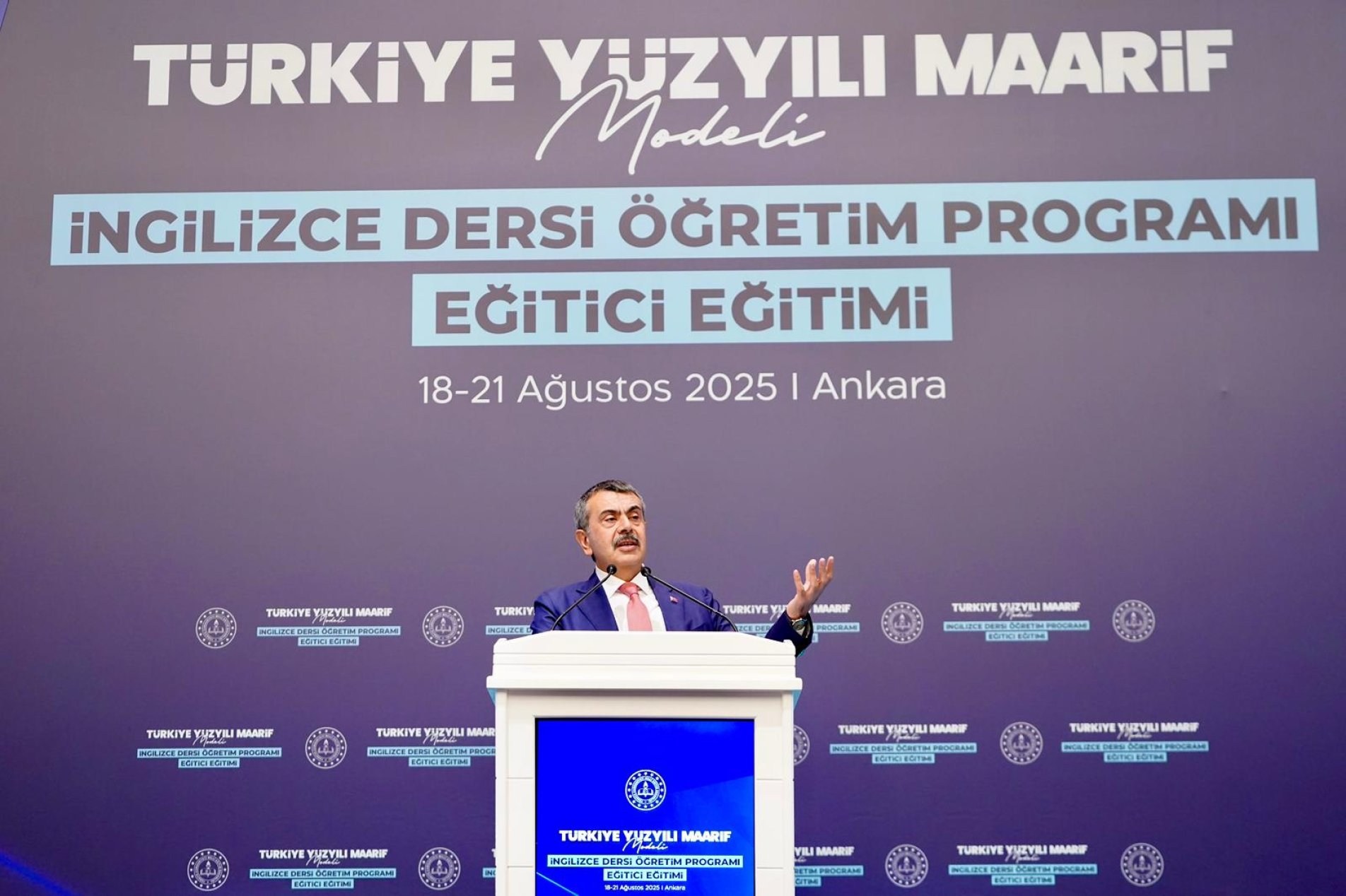 Bakan Tekin: Yabancı dil eğitiminde sorun öğretmende değil, programlarda