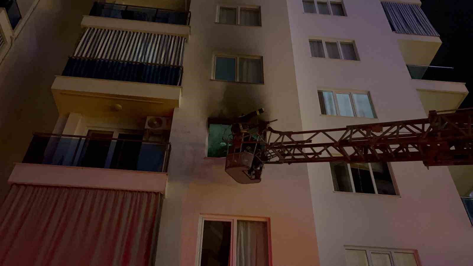 Alanya’da apartman dairesinde çıkan yangın paniğe neden oldu