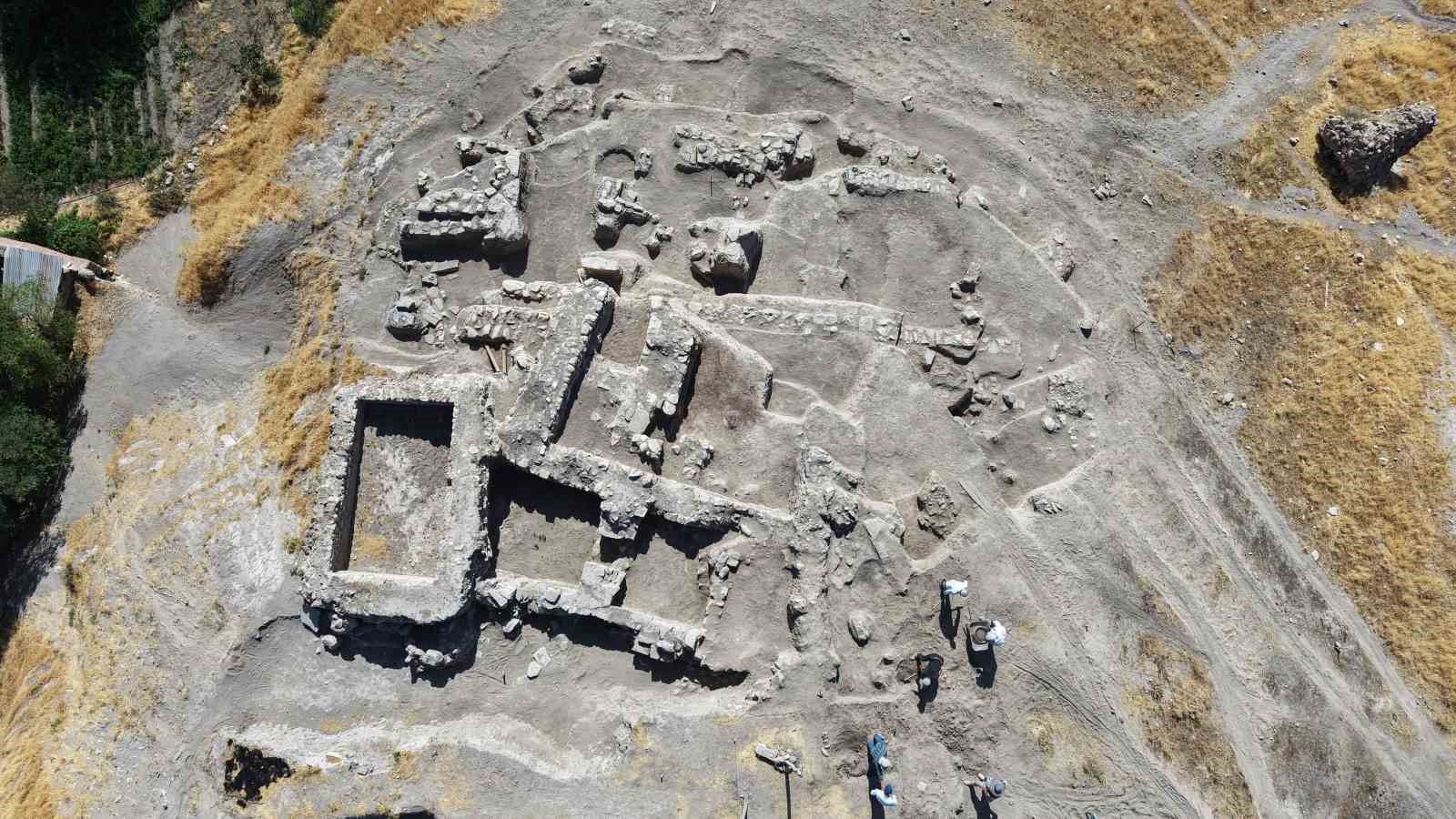 51 Yıl Aradan Sonra Höyük Kazısı: 4 Bin Yıllık İzler Gün Yüzüne Çıktı