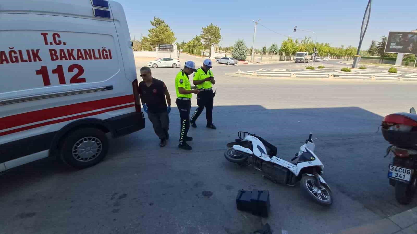 Karaman’da otomobille elektrikli bisiklet çarpıştı: 2 yaralı