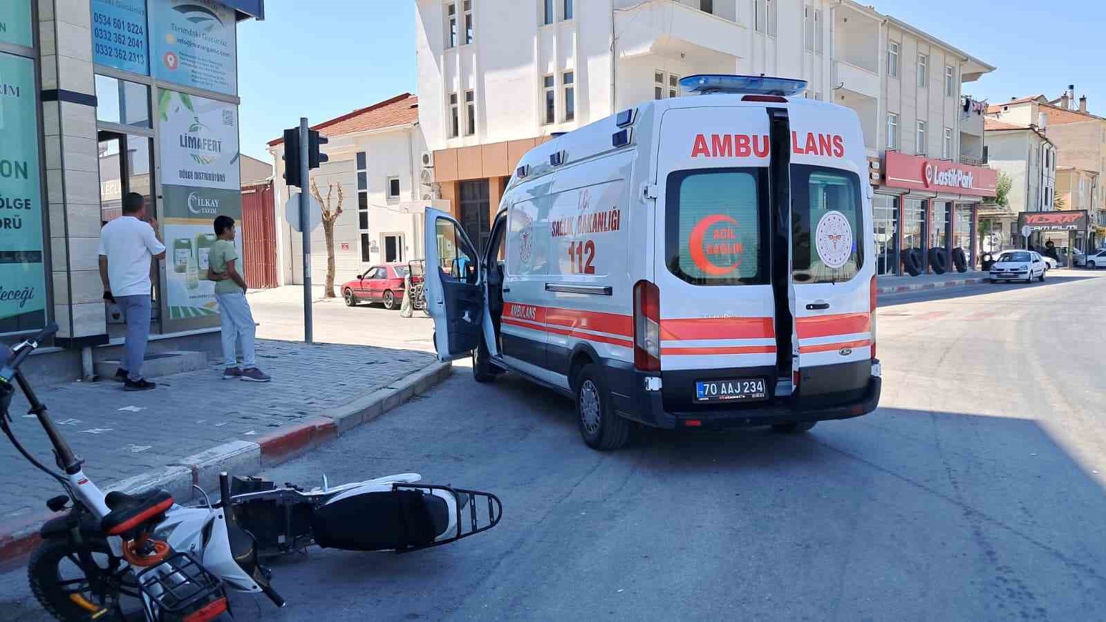 Karaman’da otomobille elektrikli bisiklet çarpıştı: 2 yaralı