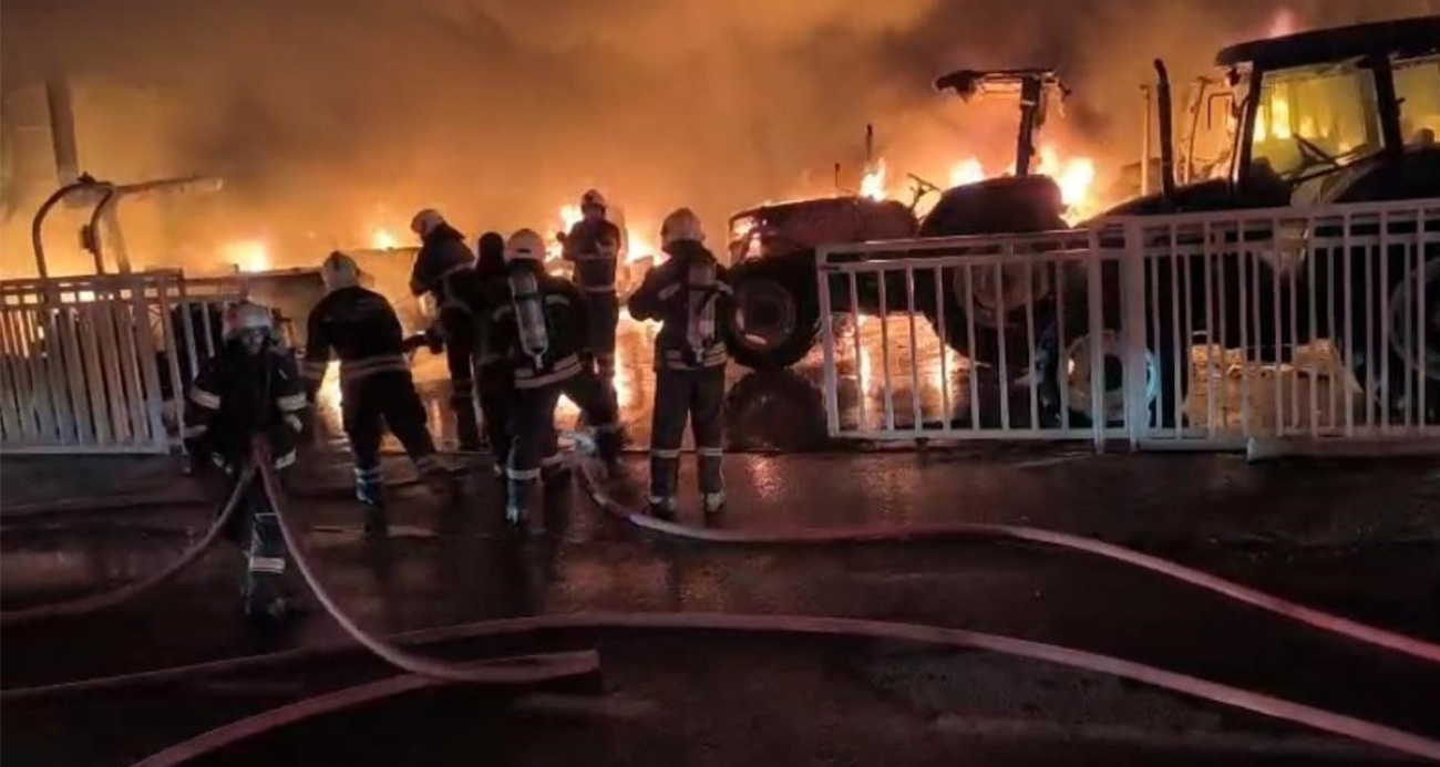 Geceyi Alevler Sardı: Diyarbakır’da 3 Dükkan, 22 Traktör Yandı