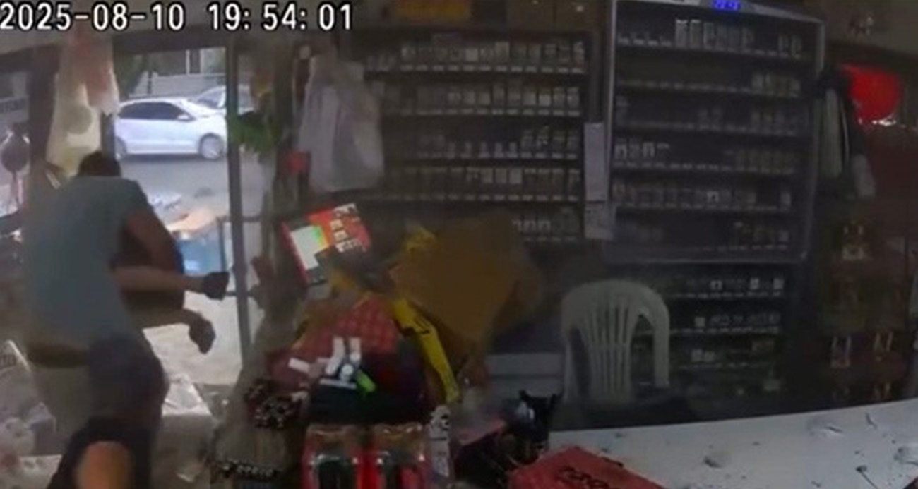 Sındırgı’da Deprem Anı Güvenlik Kamerasında          ChatGPT’ye sor