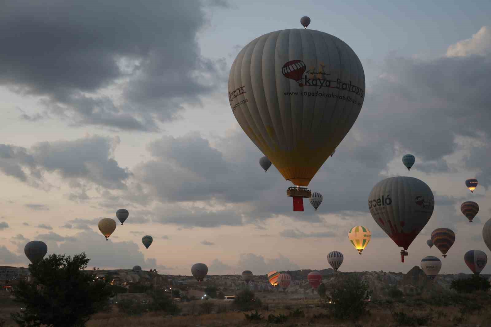 Sıcak hava balonları 30 Ağustos Zafer Bayramı için havalandı