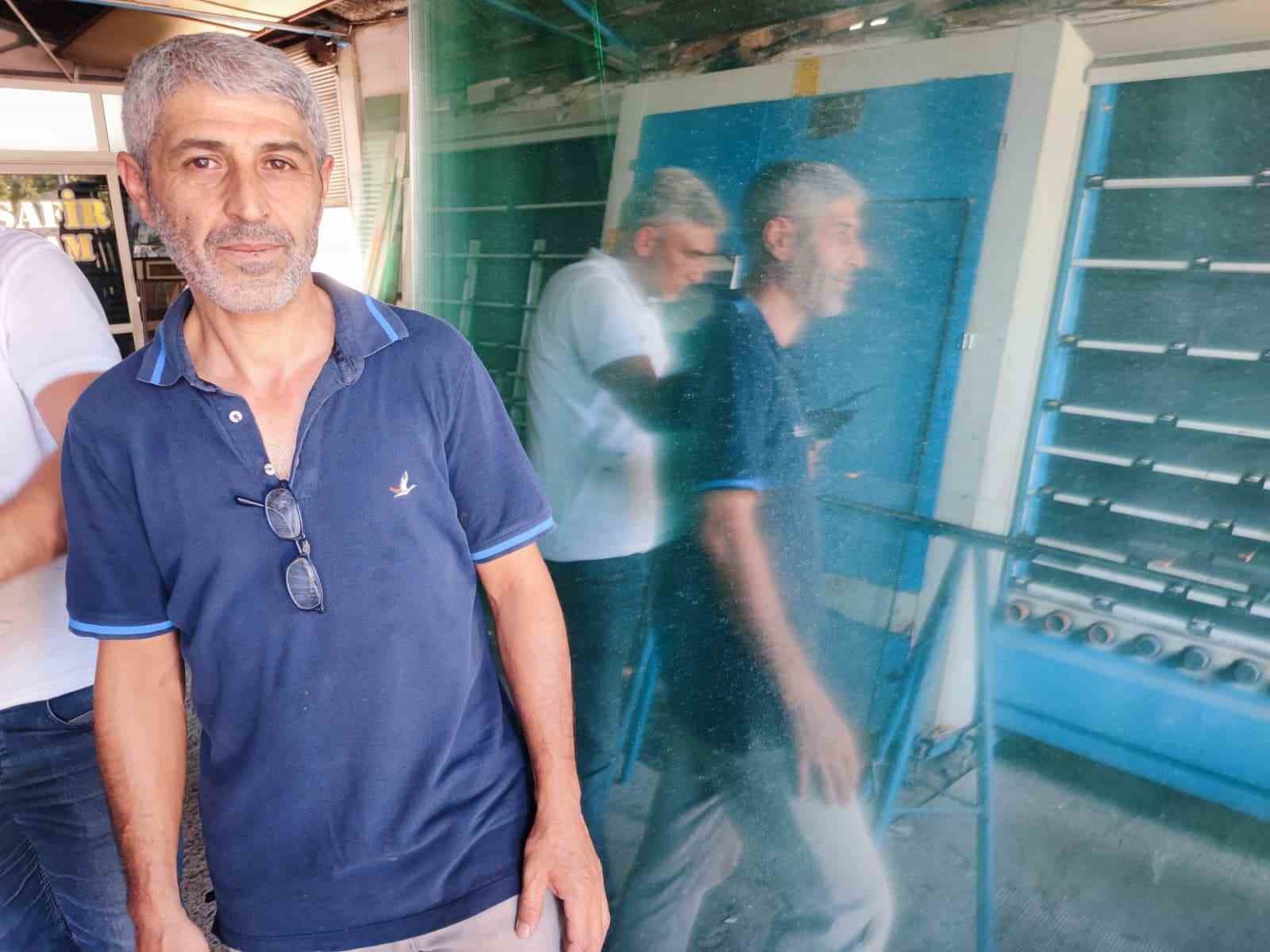 5 bin liralık cam aldı parasını ödemeden kaçtı