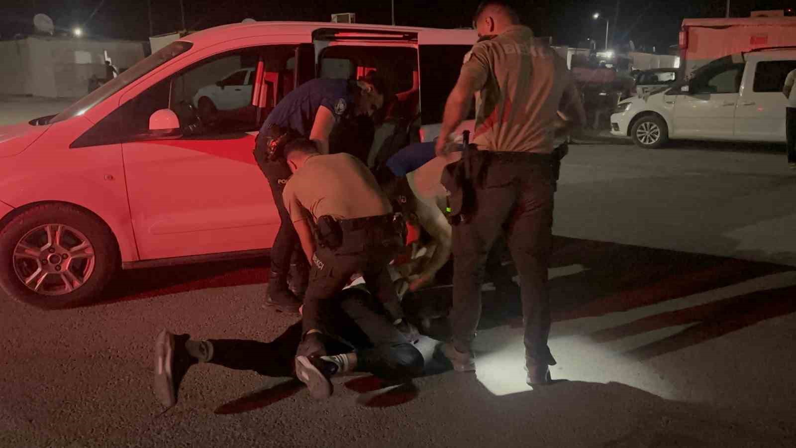 Şüpheli araçtan uyuşturucu ele geçirildi
