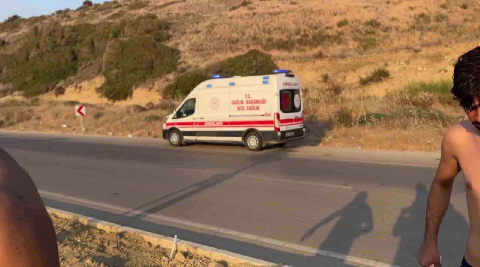 Serinlemek için girdiği denizde boğulma tehlikesi geçiren genç hastaneye kaldırıldı