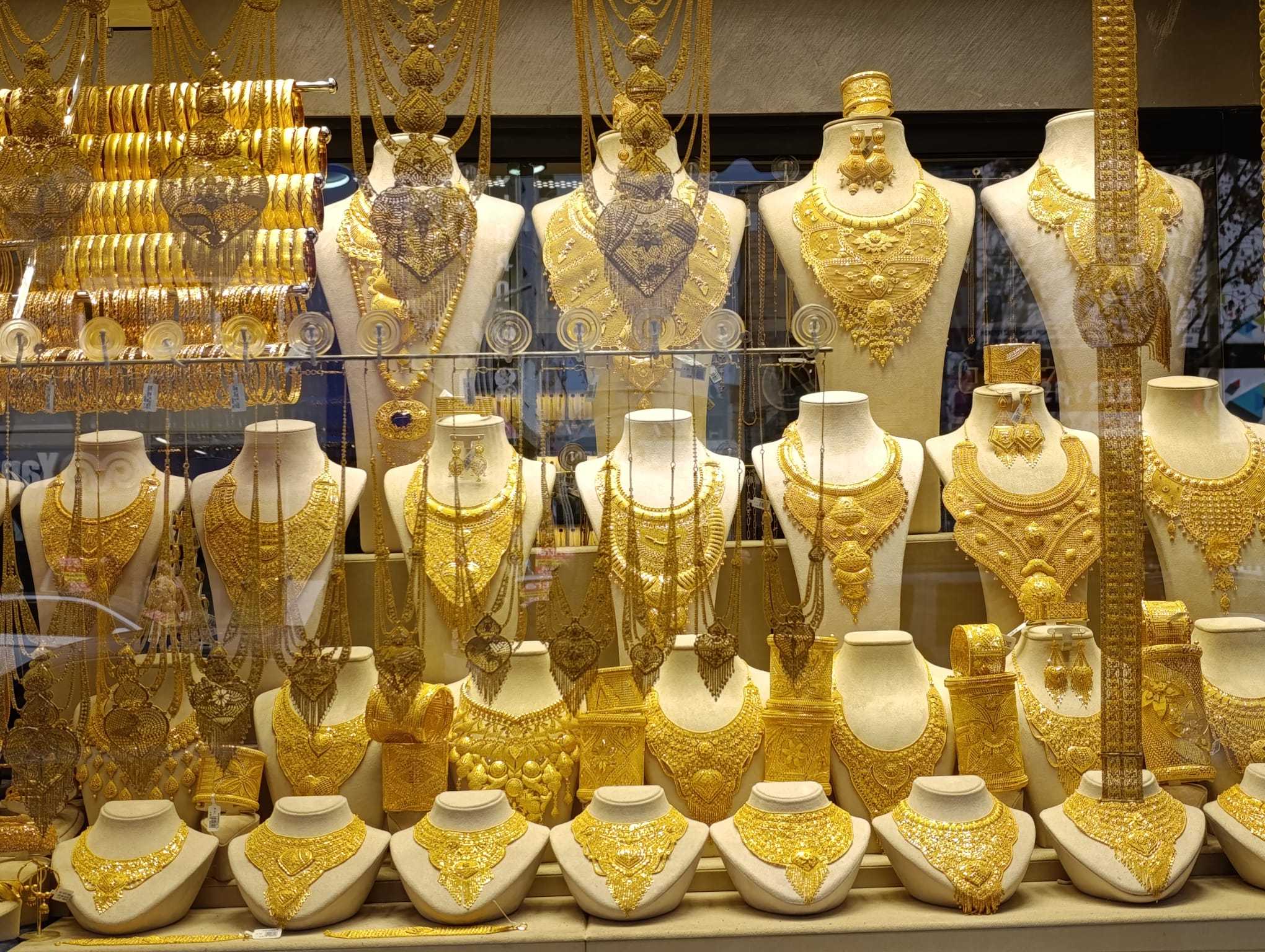 Altın haftaya düşüşle başladı