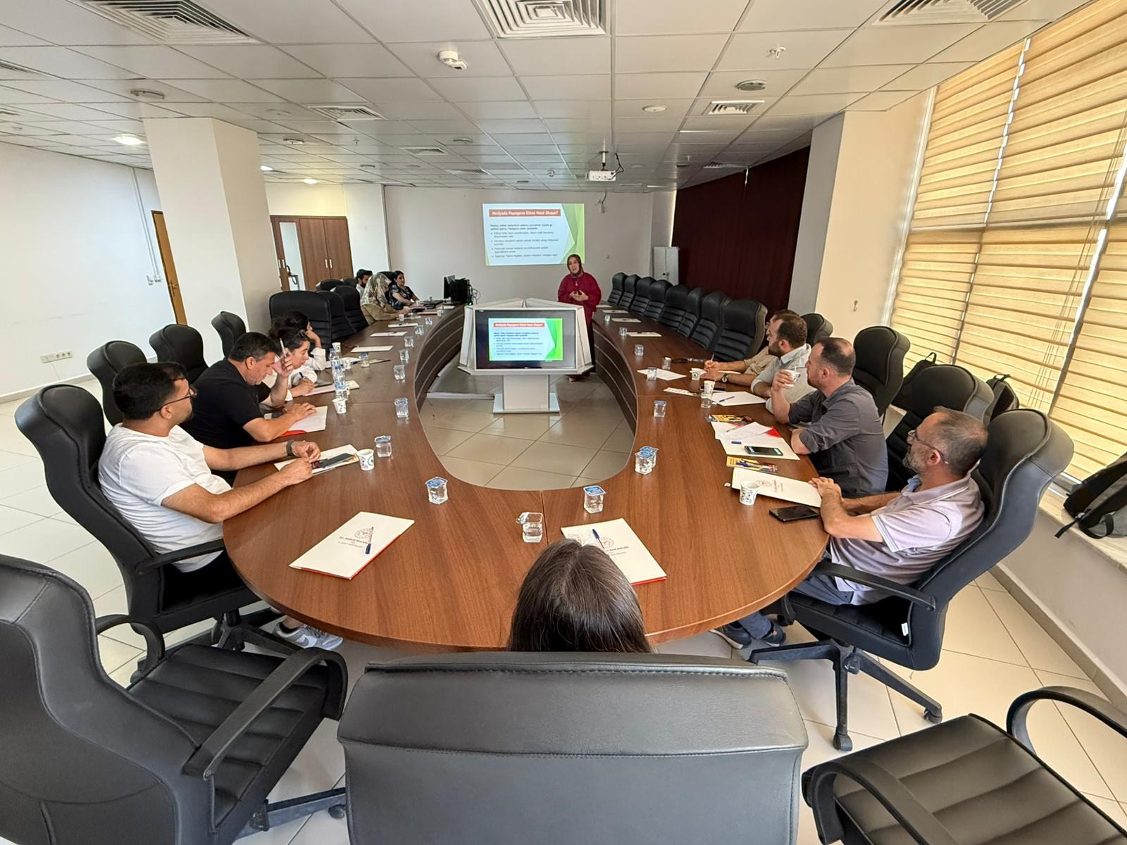 Van’da Gazetecilere “Medyada İntihar ve Bağımlılık” Eğitimi