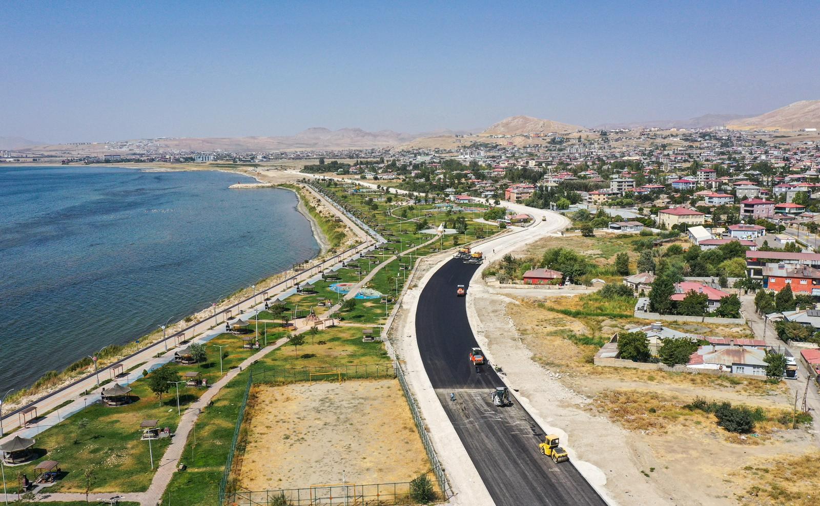 Van Sahil Yolu’nda 3. Etap Çalışmaları Devam Ediyor