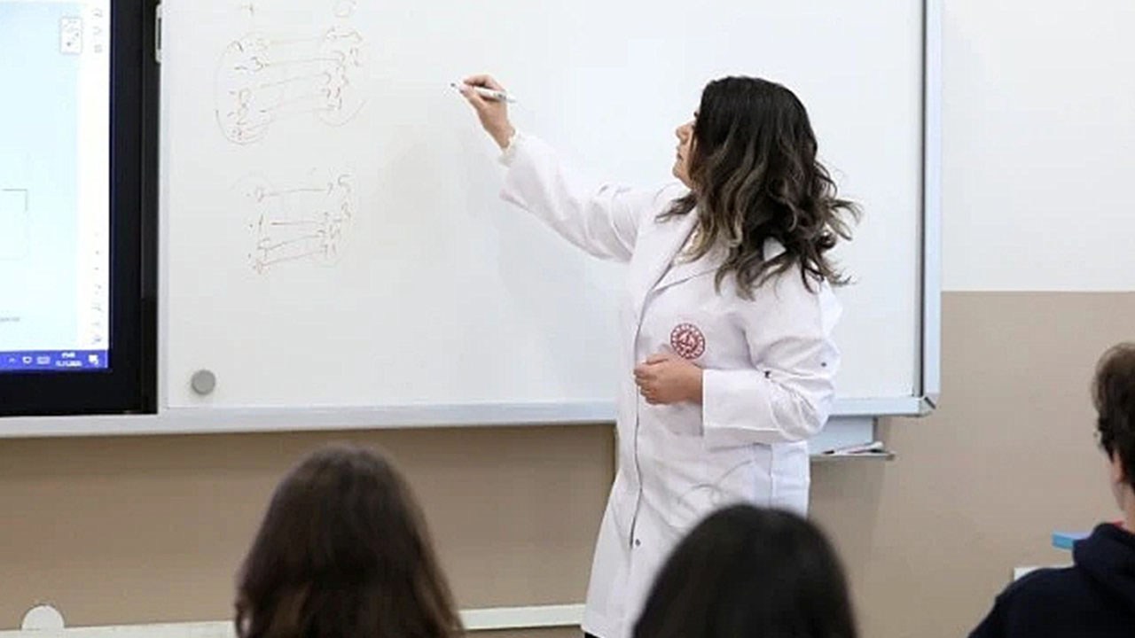 Ücretli Öğretmenlik Başvurusu 2025: Başvurular Nereden ve Nasıl Yapılacak? Şartlar Açıklandı