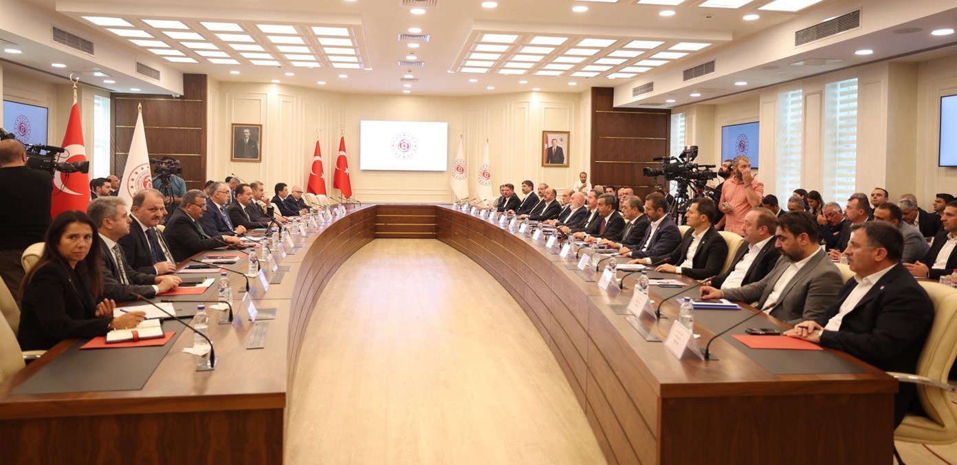 Hükümet, 8. Dönem Toplu Sözleşme görüşmelerinde ilk zam teklifi bugün açıklayacak